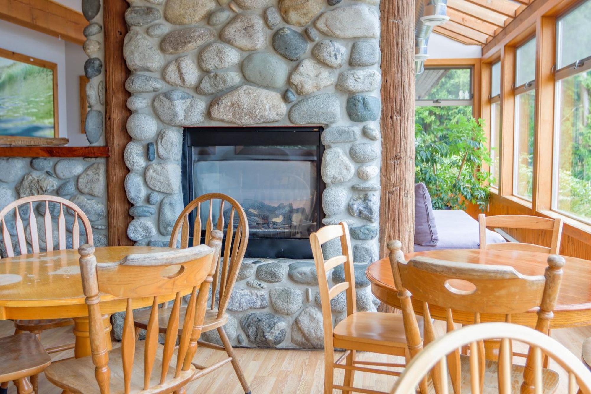 Whalers Guesthouse Tofino Exterior photo